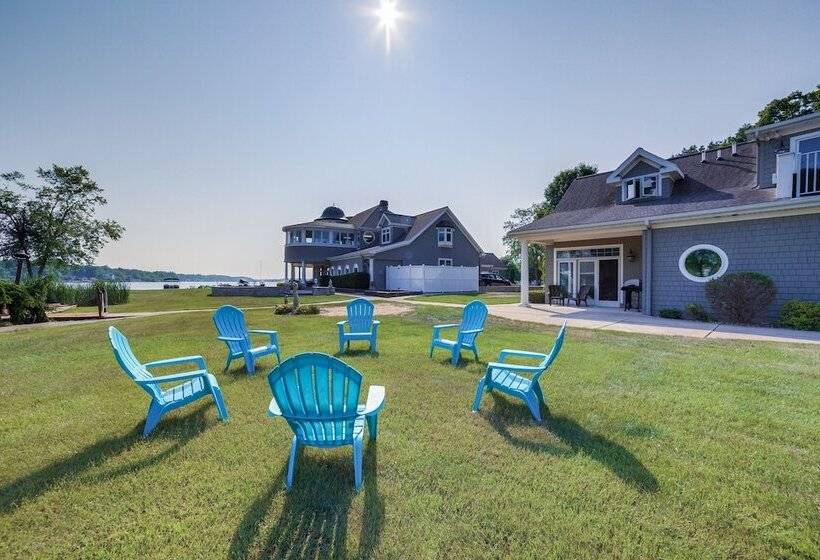 Waterfront Jackson Mansion: Patio, Grill, Dock!