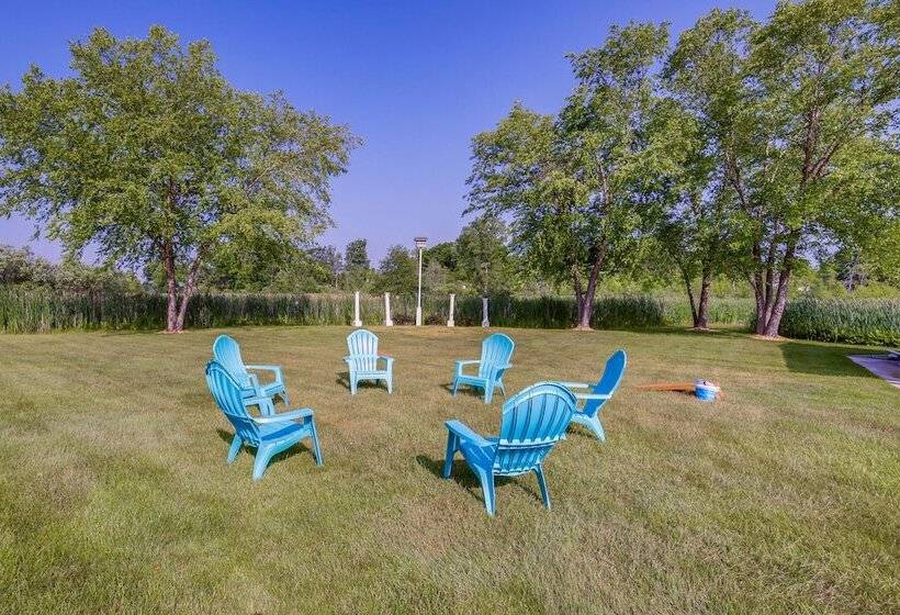 Waterfront Jackson Mansion: Patio, Grill, Dock!