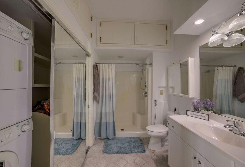 Waterfront Jackson Mansion: Patio, Grill, Dock!