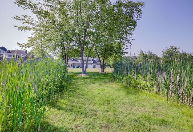 Waterfront Jackson Mansion: Patio, Grill, Dock!