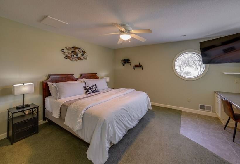 Waterfront Jackson Mansion: Patio, Grill, Dock!