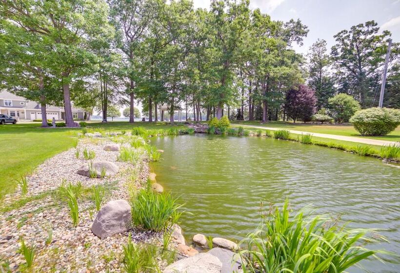 Waterfront Jackson Mansion: Patio, Grill, Dock!