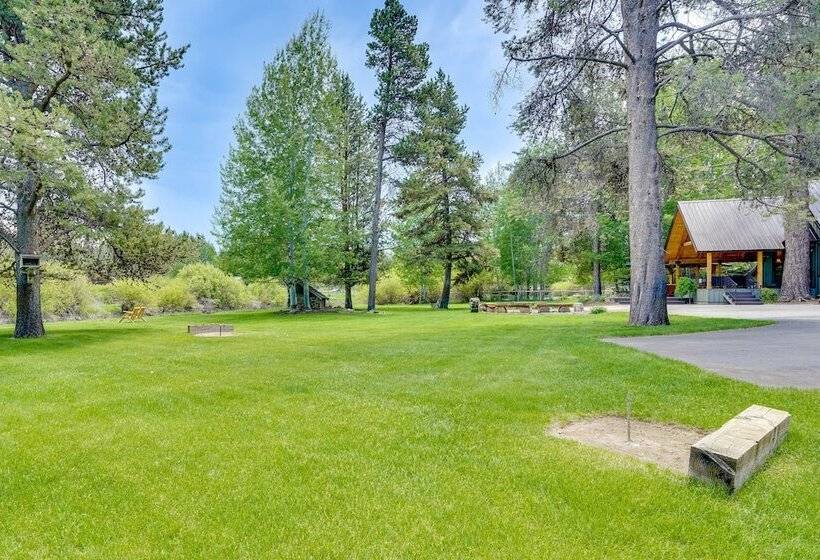 Waterfront Home W/ Hot Tub & Fire Pit In Sunriver!