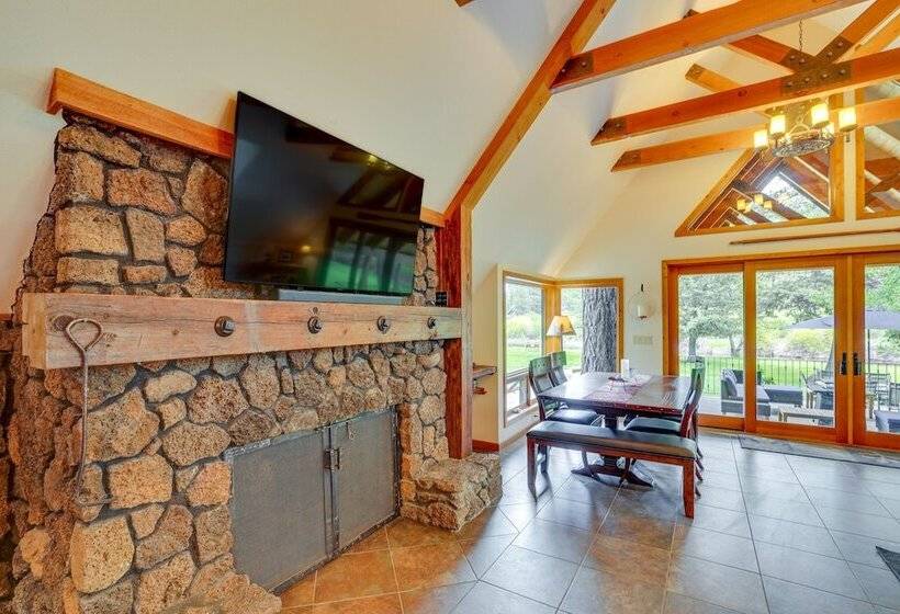 Waterfront Home W/ Hot Tub & Fire Pit In Sunriver!