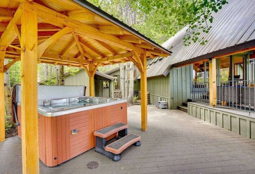 Waterfront Home W/ Hot Tub & Fire Pit In Sunriver!