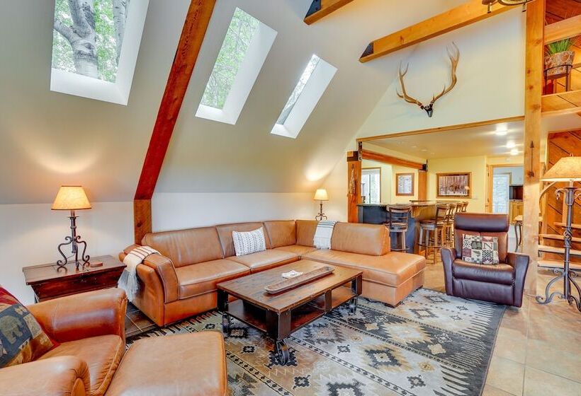 Waterfront Home W/ Hot Tub & Fire Pit In Sunriver!