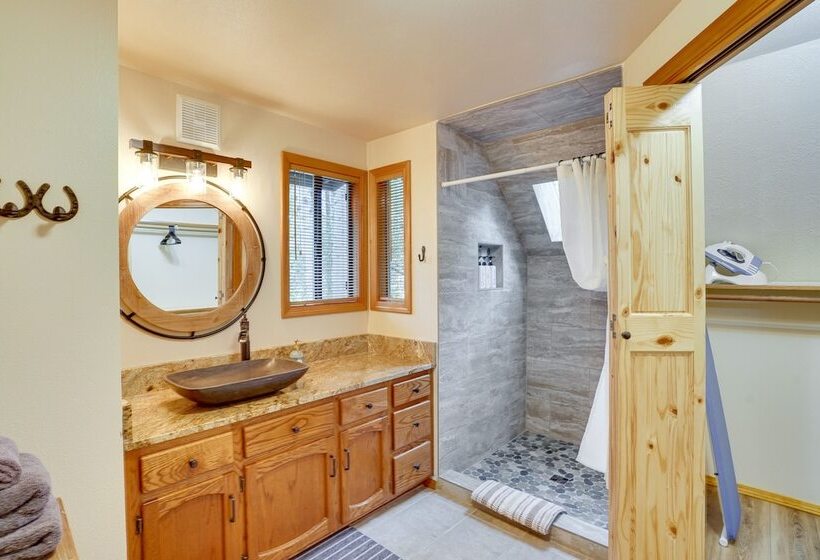 Waterfront Home W/ Hot Tub & Fire Pit In Sunriver!