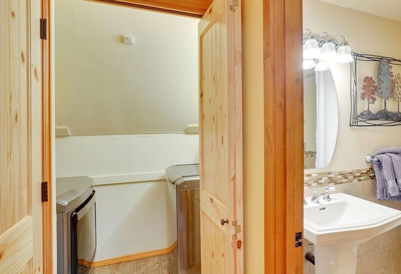 Waterfront Home W/ Hot Tub & Fire Pit In Sunriver!