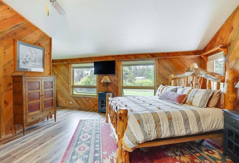 Waterfront Home W/ Hot Tub & Fire Pit In Sunriver!