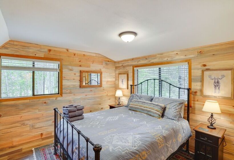 Waterfront Home W/ Hot Tub & Fire Pit In Sunriver!