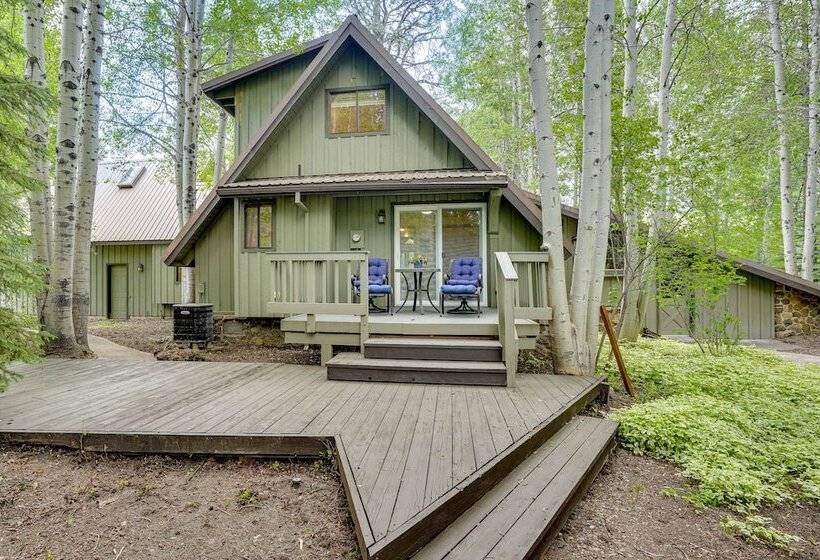 Waterfront Home W/ Hot Tub & Fire Pit In Sunriver!