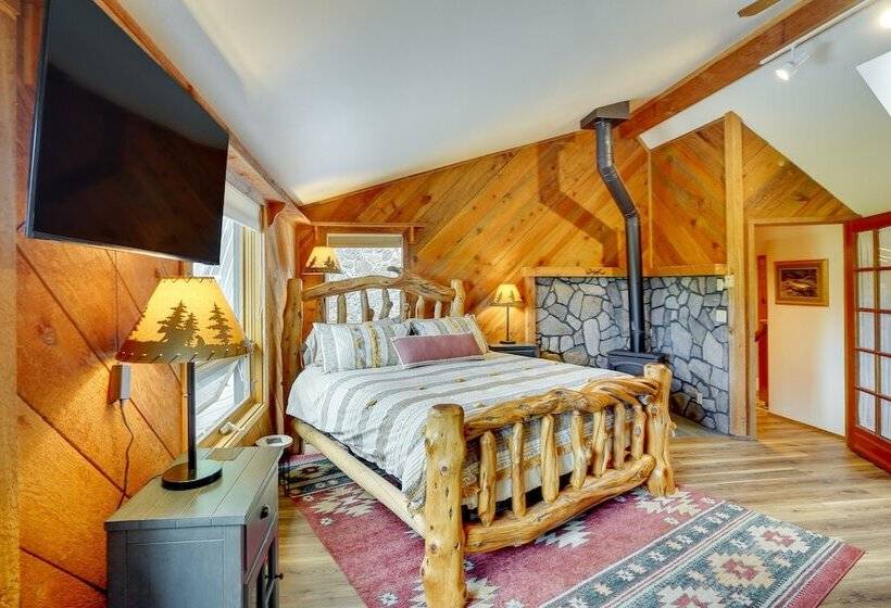 Waterfront Home W/ Hot Tub & Fire Pit In Sunriver!