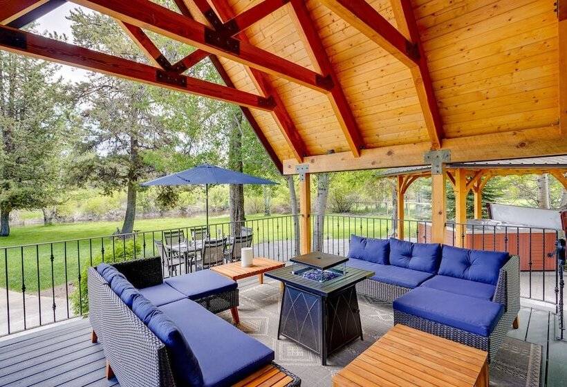 Waterfront Home W/ Hot Tub & Fire Pit In Sunriver!