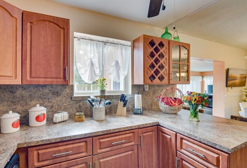 Welcoming Sunrise Retreat W/ Private Backyard