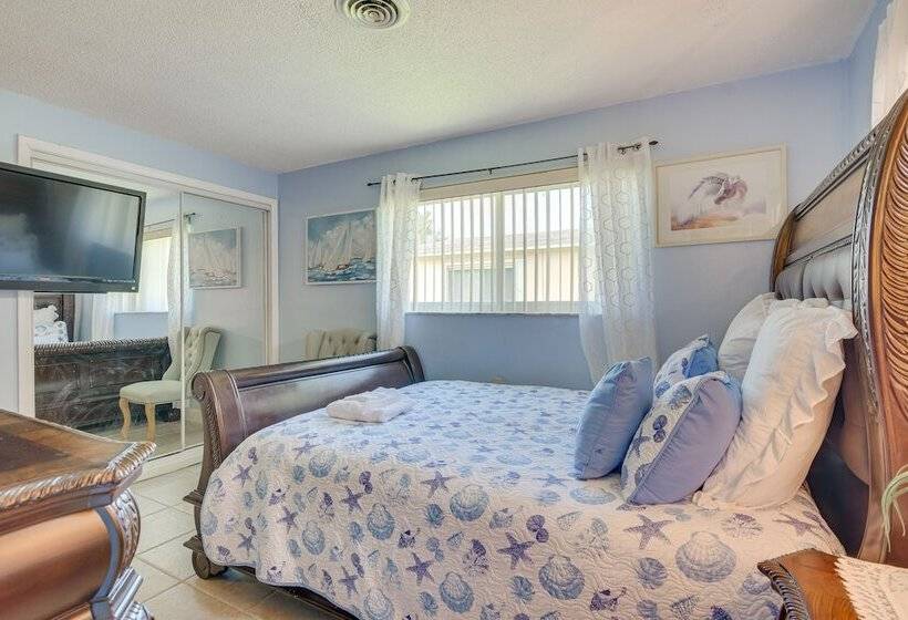 Welcoming Sunrise Retreat W/ Private Backyard