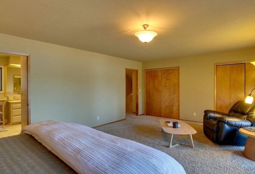 Westwood Lakefront Cabin W/ Hot Tub & Boat Dock!