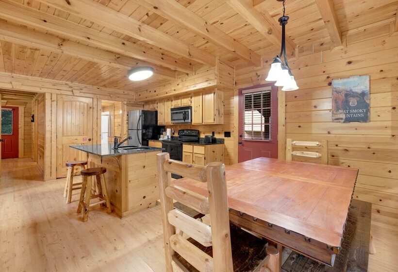 3 Bdr Log Cabin In Cozy Resort W/ Private Hot Tub