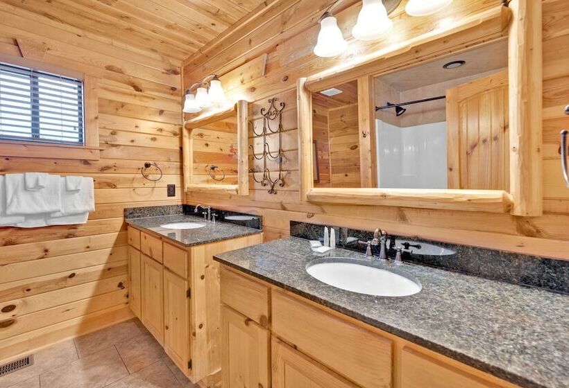 3 Bdr Log Cabin In Cozy Resort W/ Private Hot Tub