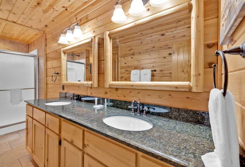 3 Bdr Log Cabin In Cozy Resort W/ Private Hot Tub