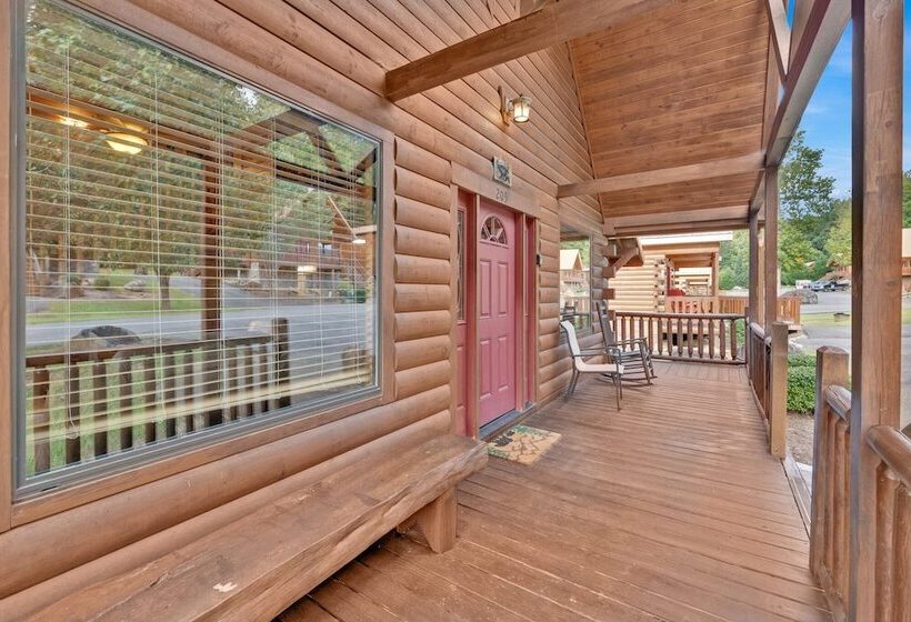 3 Bdr Log Cabin In Cozy Resort W/ Private Hot Tub