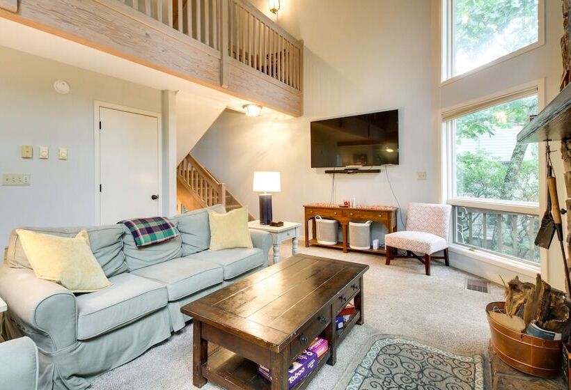 Wintergreen Resort Home W/ Deck, 1 Mi To Skiing!