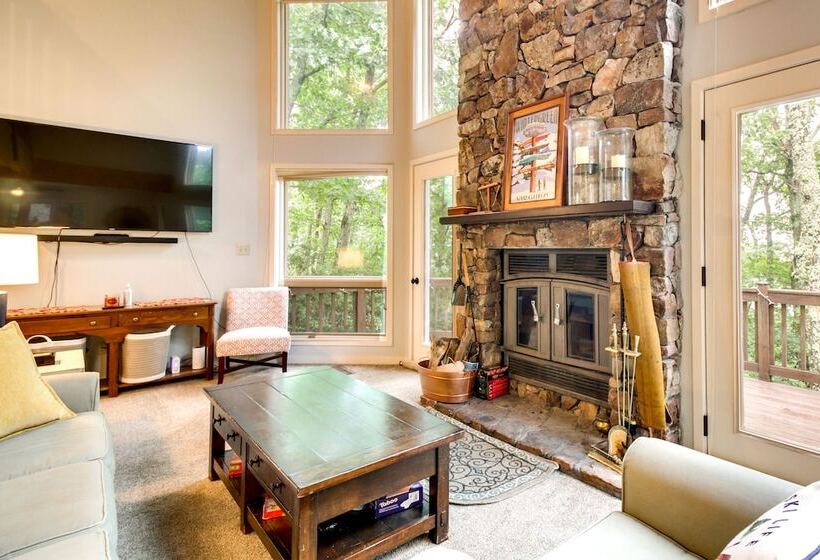 Wintergreen Resort Home W/ Deck, 1 Mi To Skiing!