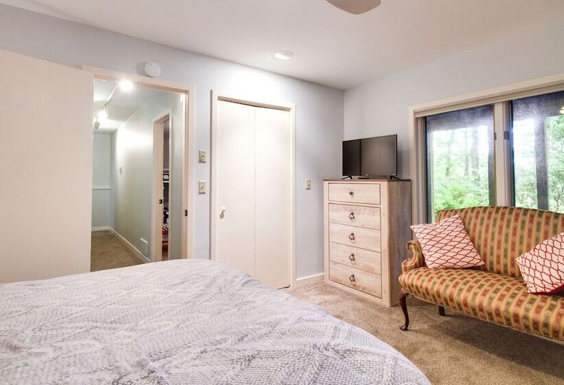 Wintergreen Resort Home W/ Deck, 1 Mi To Skiing!