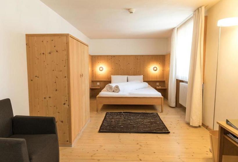 בית מלון כפרי Alpina