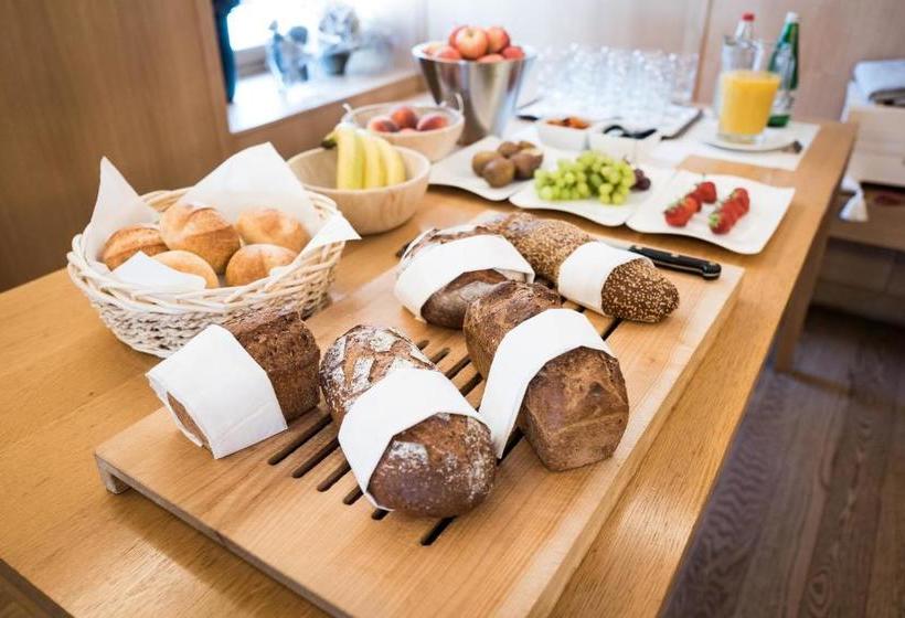 בית מלון כפרי Alpina