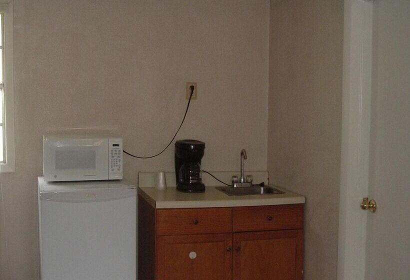 Fels Three Crown Motel