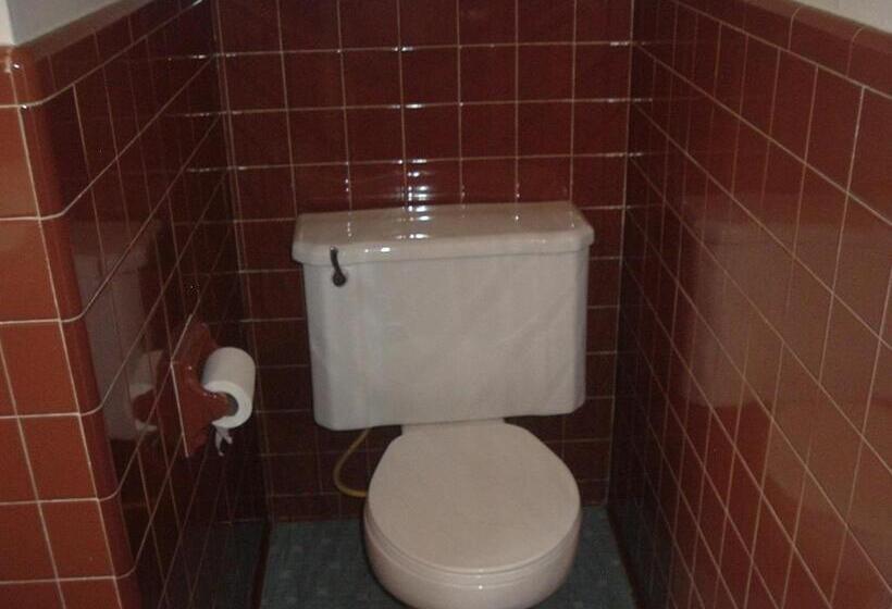 Fels Three Crown Motel