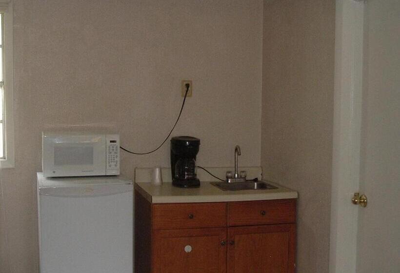 Fels Three Crown Motel