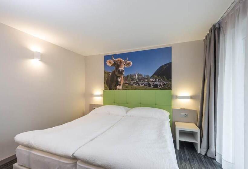 בית מלון כפרי Adhhoc