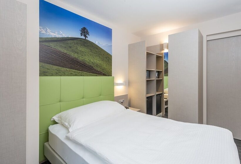 בית מלון כפרי Adhhoc