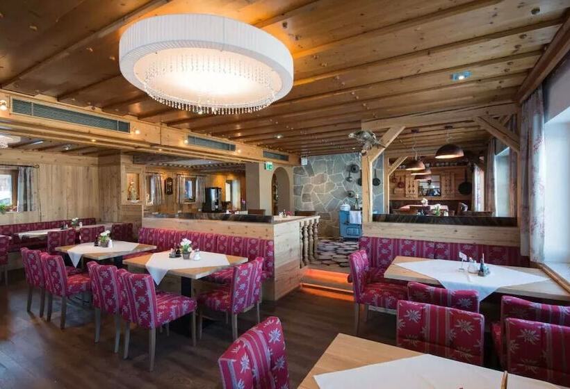 ホテル Almresort Baumschlagerberg