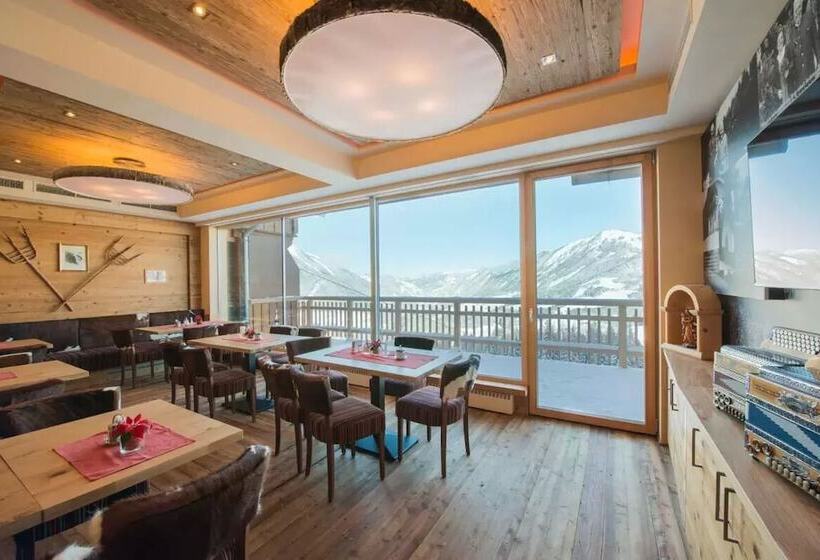 ホテル Almresort Baumschlagerberg