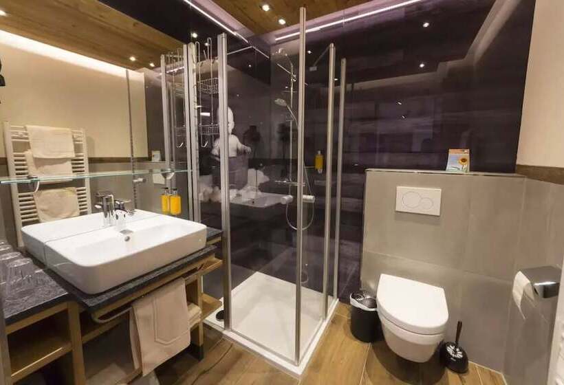 ホテル Almresort Baumschlagerberg