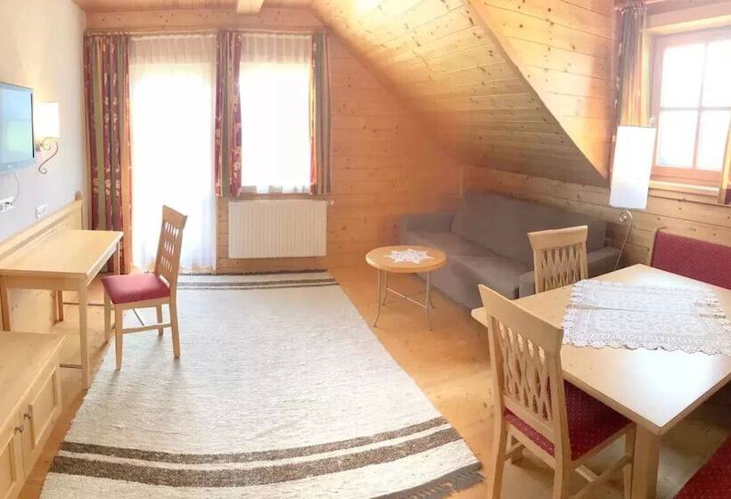 ホテル Almresort Baumschlagerberg