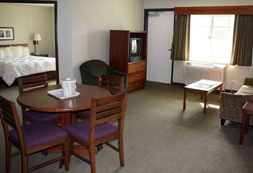 Отель Americinn By Wyndham Charlevoix