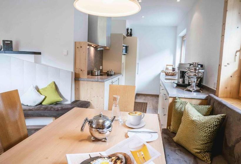 ホテル Appartement Carmen