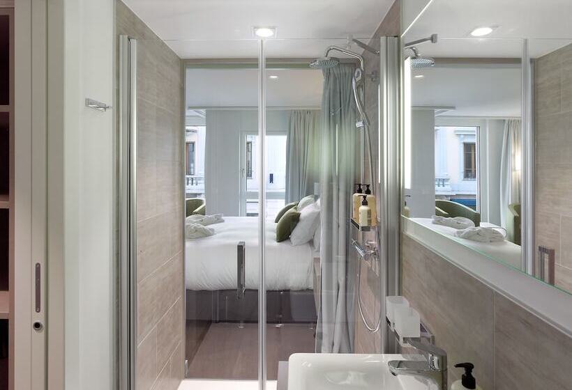 Отель Base Nyon