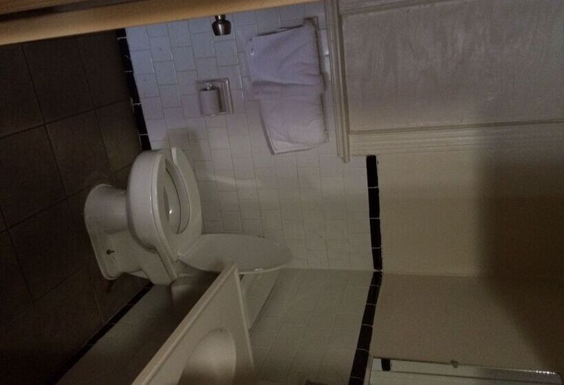 בית מלון כפרי Budget Inn