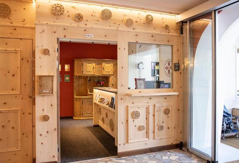 Отель Chesa Randolina