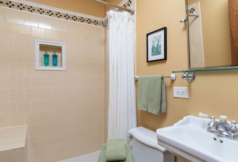 هتل Chicago Guest House Wrigleyville