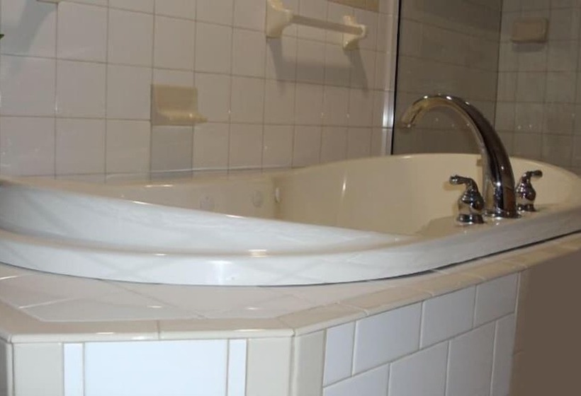 فندق Driftwood Inn