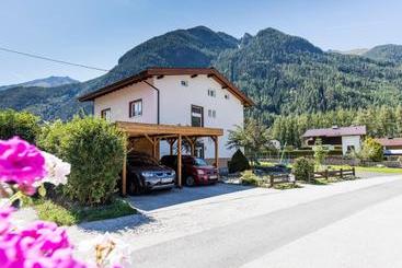 هتل Haus Attos