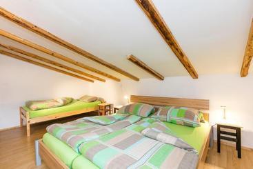 هتل Haus Attos