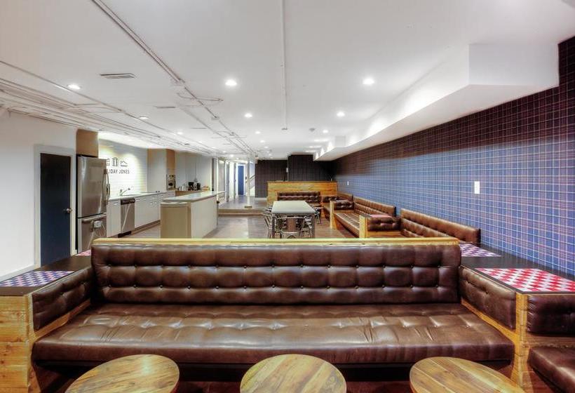 酒店 Holiday Jones