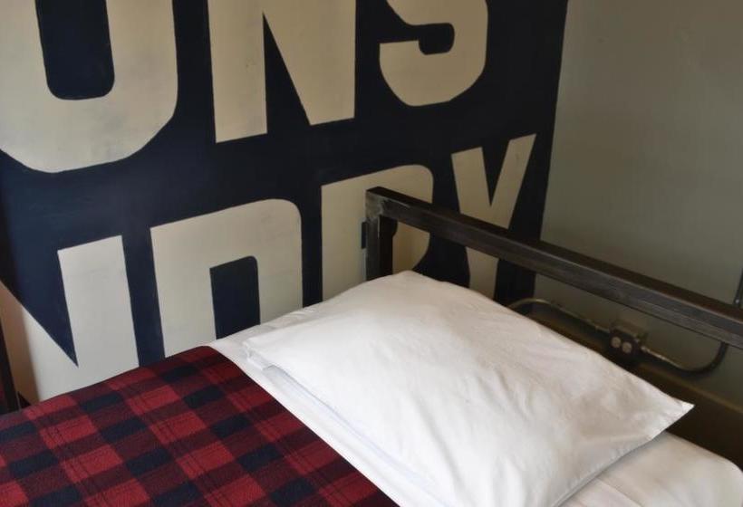 酒店 Holiday Jones