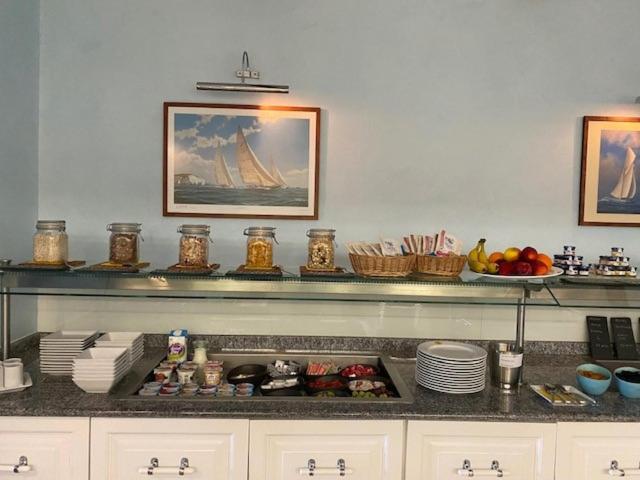 هتل Yachtsport Resort Lago Maggiore